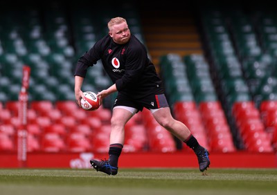 040823 - Wales Captains Run ahead of their first Rugby World Cup warm up game against England - Keiron Assiratti during training