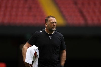 040823 - Wales Captains Run ahead of their first Rugby World Cup warm up game against England - Forwards Coach Jonathan Humphreys during training