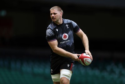 040823 - Wales Captains Run ahead of their first Rugby World Cup warm up game against England - Aaron Wainwright during training