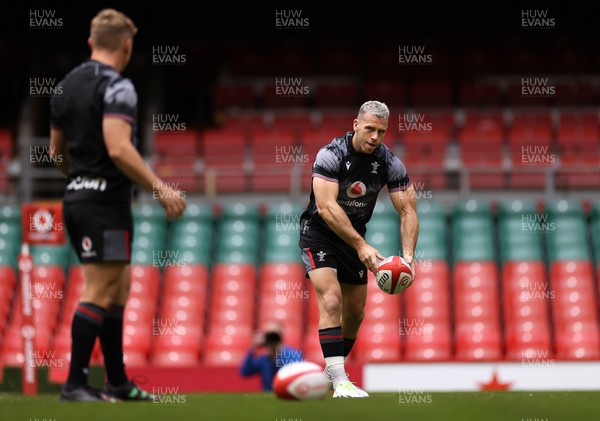 040823 - Wales Captains Run ahead of their first Rugby World Cup warm up game against England - Gareth Davies during training