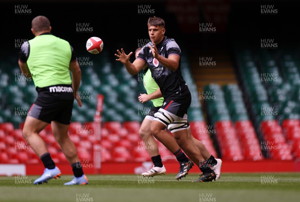 040823 - Wales Captains Run ahead of their first Rugby World Cup warm up game against England - Dafydd Jenkins during training