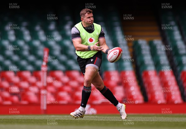 040823 - Wales Captains Run ahead of their first Rugby World Cup warm up game against England - Elliot Dee during training