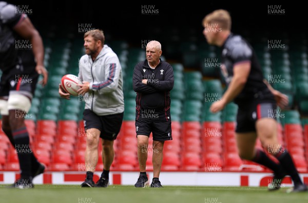 040823 - Wales Captains Run ahead of their first Rugby World Cup warm up game against England - Head Coach Warren Gatland during training