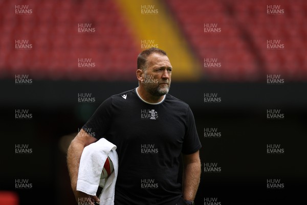 040823 - Wales Captains Run ahead of their first Rugby World Cup warm up game against England - Forwards Coach Jonathan Humphreys during training