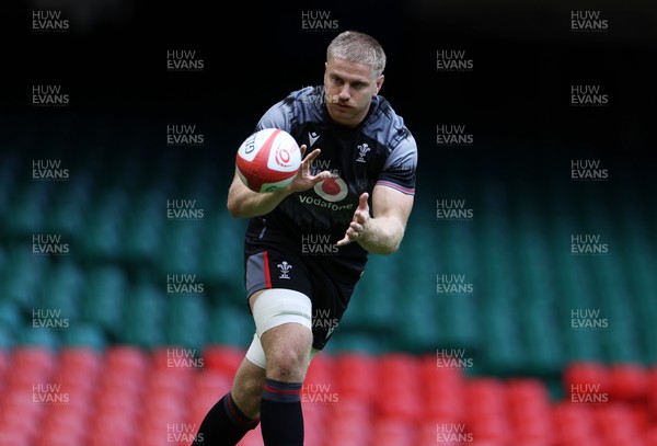 040823 - Wales Captains Run ahead of their first Rugby World Cup warm up game against England - Aaron Wainwright during training