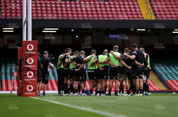 040823 - Wales Captains Run ahead of their first Rugby World Cup warm up game against England - Team huddle