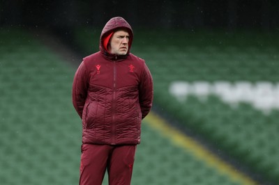 050326 - Wales Rugby Captains Run ahead of their Six Nations game against Ireland tomorrow evening - Steve Tandy, Head Coach during training