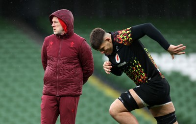 050326 - Wales Rugby Captains Run ahead of their Six Nations game against Ireland tomorrow evening - Steve Tandy, Head Coach and Dafydd Jenkins during training