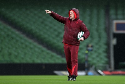 050326 - Wales Rugby Captains Run ahead of their Six Nations game against Ireland tomorrow evening - Steve Tandy, Head Coach during training