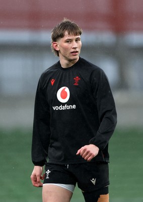 050326 - Wales Rugby Captains Run ahead of their Six Nations game against Ireland tomorrow evening - Ellis Mee during training