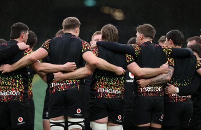 050326 - Wales Rugby Captains Run ahead of their Six Nations game against Ireland tomorrow evening - Wales team huddle