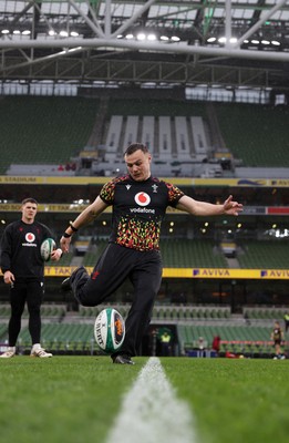 050326 - Wales Rugby Captains Run ahead of their Six Nations game against Ireland tomorrow evening - Jarrod Evans during training