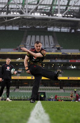 050326 - Wales Rugby Captains Run ahead of their Six Nations game against Ireland tomorrow evening - Jarrod Evans during training