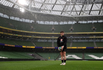 050326 - Wales Rugby Captains Run ahead of their Six Nations game against Ireland tomorrow evening - Dan Edwards during training