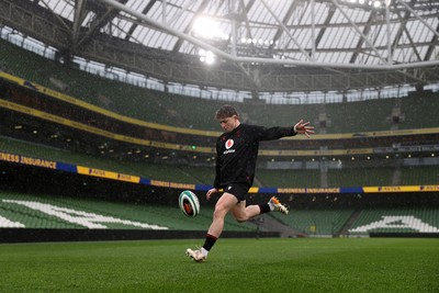 050326 - Wales Rugby Captains Run ahead of their Six Nations game against Ireland tomorrow evening - Dan Edwards during training