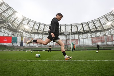 050326 - Wales Rugby Captains Run ahead of their Six Nations game against Ireland tomorrow evening - Dan Edwards during training