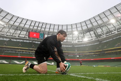 050326 - Wales Rugby Captains Run ahead of their Six Nations game against Ireland tomorrow evening - Dan Edwards during training