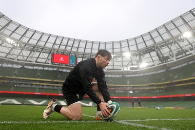 050326 - Wales Rugby Captains Run ahead of their Six Nations game against Ireland tomorrow evening - Dan Edwards during training
