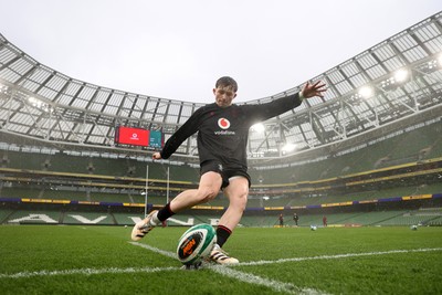 050326 - Wales Rugby Captains Run ahead of their Six Nations game against Ireland tomorrow evening - Dan Edwards during training