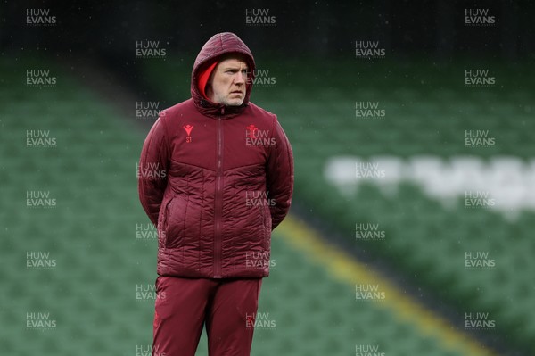 050326 - Wales Rugby Captains Run ahead of their Six Nations game against Ireland tomorrow evening - Steve Tandy, Head Coach during training