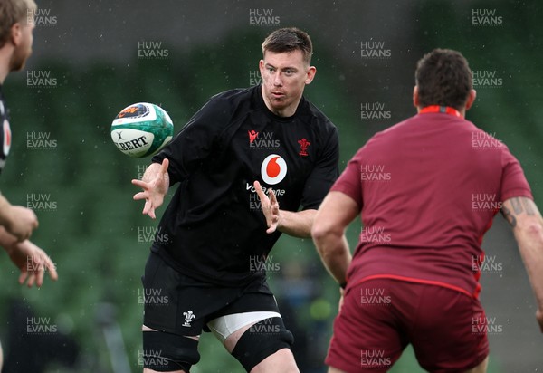050326 - Wales Rugby Captains Run ahead of their Six Nations game against Ireland tomorrow evening - Steve Tandy, Head Coach during training