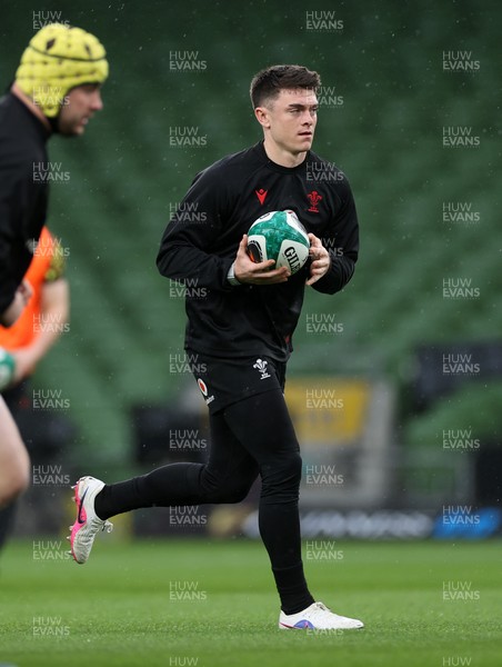 050326 - Wales Rugby Captains Run ahead of their Six Nations game against Ireland tomorrow evening - Reuben Morgan-Williams during training