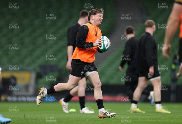 050326 - Wales Rugby Captains Run ahead of their Six Nations game against Ireland tomorrow evening - Dan Edwards during training