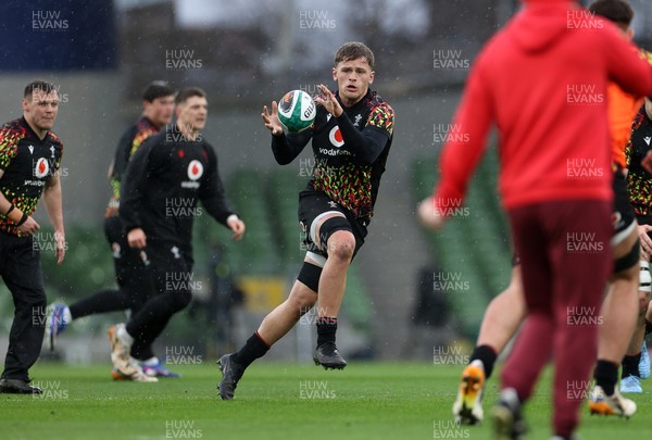 050326 - Wales Rugby Captains Run ahead of their Six Nations game against Ireland tomorrow evening - Alex Mann during training
