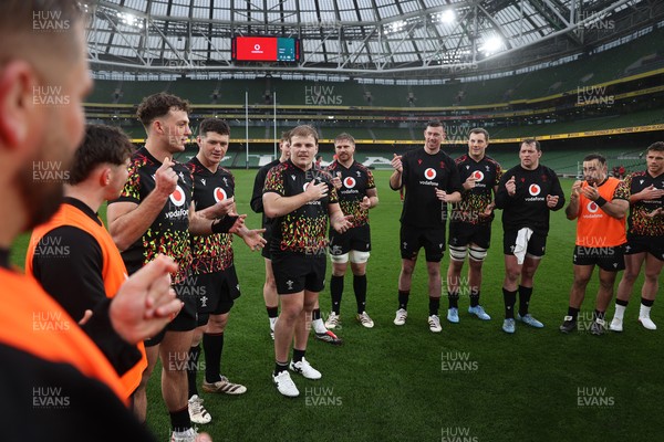 050326 - Wales Rugby Captains Run ahead of their Six Nations game against Ireland tomorrow evening - Louie Hennessey signs off the team huddle