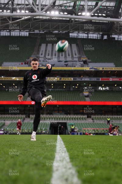050326 - Wales Rugby Captains Run ahead of their Six Nations game against Ireland tomorrow evening - Joe Hawkins during training