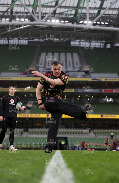 050326 - Wales Rugby Captains Run ahead of their Six Nations game against Ireland tomorrow evening - Jarrod Evans during training