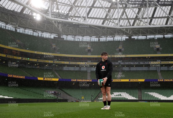 050326 - Wales Rugby Captains Run ahead of their Six Nations game against Ireland tomorrow evening - Dan Edwards during training