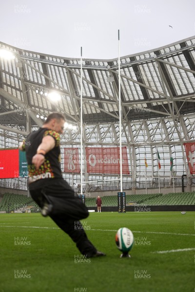 050326 - Wales Rugby Captains Run ahead of their Six Nations game against Ireland tomorrow evening - Jarrod Evans during training