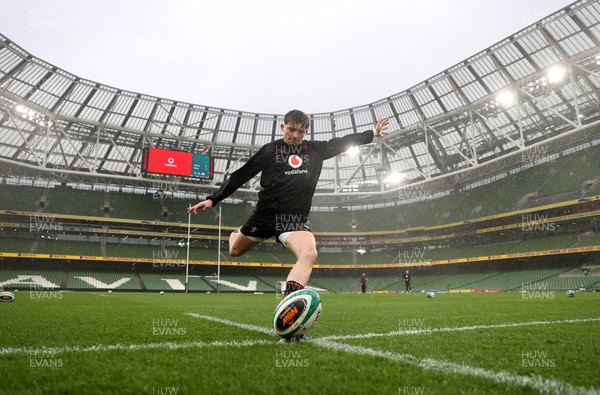 050326 - Wales Rugby Captains Run ahead of their Six Nations game against Ireland tomorrow evening - Dan Edwards during training