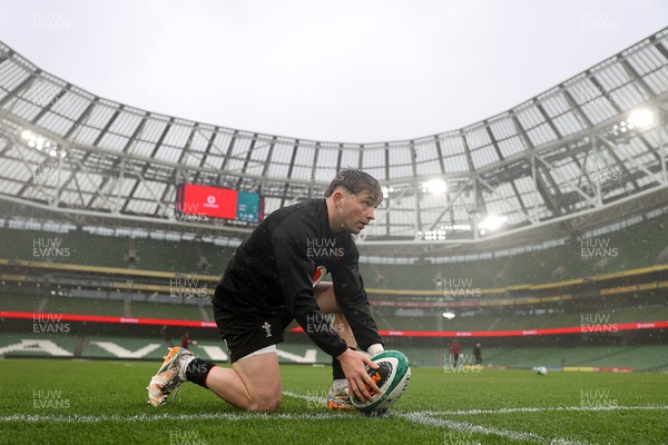 050326 - Wales Rugby Captains Run ahead of their Six Nations game against Ireland tomorrow evening - Dan Edwards during training
