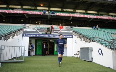 05.08.11 - Wales Rugby Captains Run - Stephen Jones arrives at Twickenham for kicking training. 