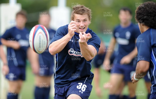 05.08.11 - Wales Rugby Captains Run - Jonathan Davies during training. 