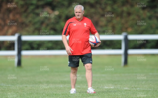 05.08.11 - Wales Rugby Captains Run - Head coach Warren Gatland during training. 
