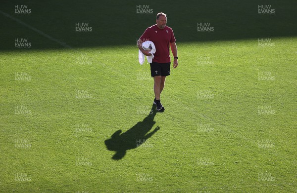 061023 - Wales Rugby Captains Run for their final Rugby World Cup pool game against Georgia - Forwards Coach Jonathan Humphreys during training