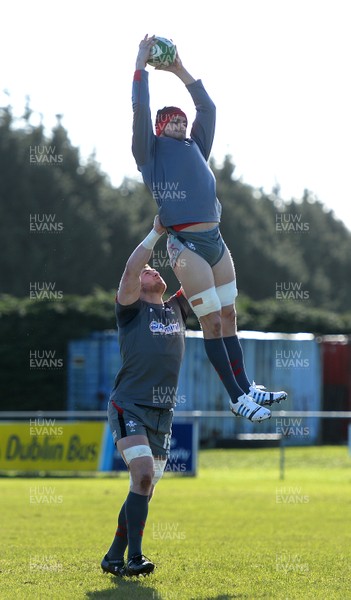 070214 - Wales Rugby Training -Sam Warburton is lifted by Dan Lydiate during training