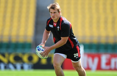 07.10.11 - Wales Rugby Captains Run - Jonathan Davies during training. 