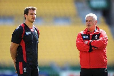 07.10.11 - Wales Rugby Captains Run - Wales head coach Warren Gatland talks to captain Sam Warburton(L) during training. 