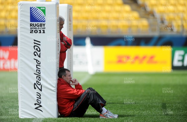 07.10.11 - Wales Rugby Captains Run - Wales head coach Warren Gatland looks on with attack coach Rob Howley(ground) during training. 