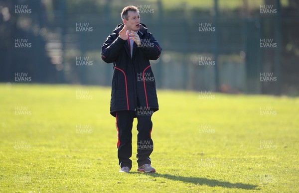 080213 - Wales Rugby Captains Run -Rob Howley during training