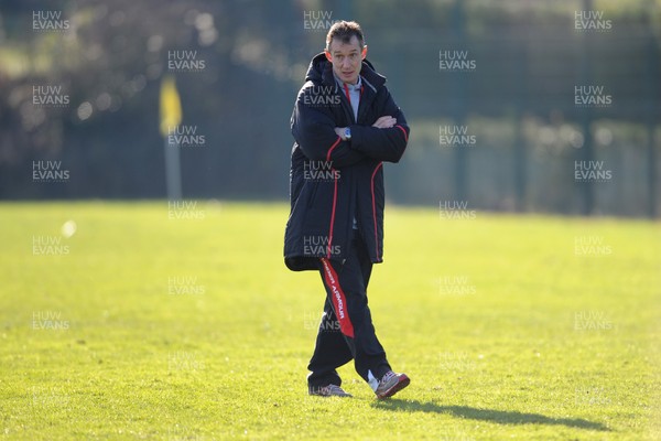 080213 - Wales Rugby Captains Run -Rob Howley during training