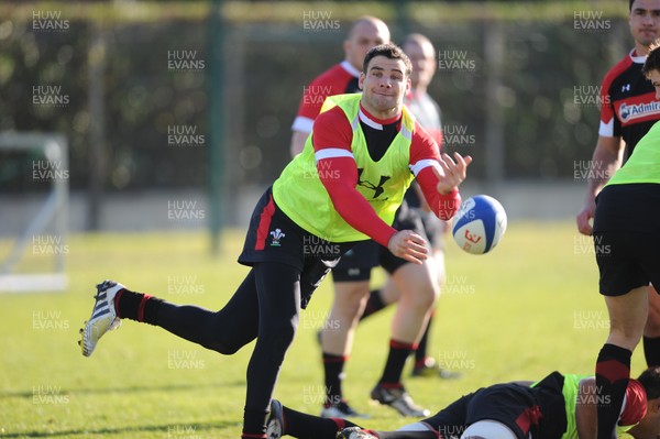 080213 - Wales Rugby Captains Run -Mike Phillips during training