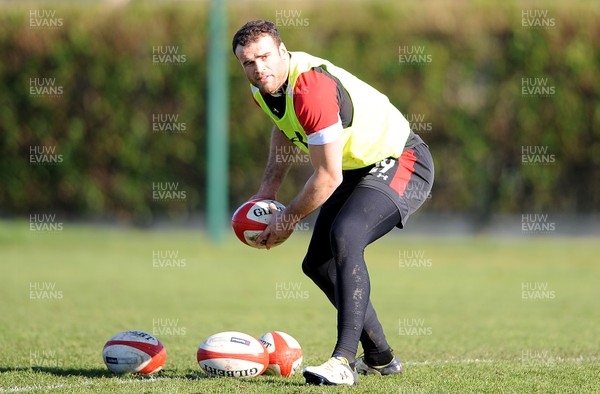 080213 - Wales Rugby Captains Run -Jamie Roberts during training