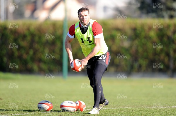 080213 - Wales Rugby Captains Run -Jamie Roberts during training