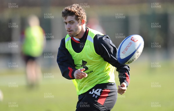 080213 - Wales Rugby Captains Run -Leigh Halfpenny during training