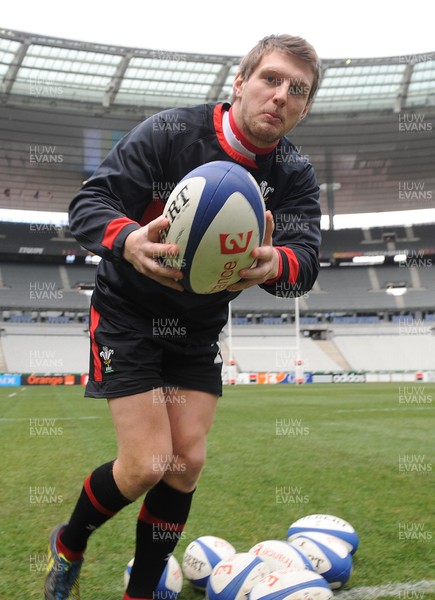 080213 - Wales Rugby Captains Run -Dan Biggar during training